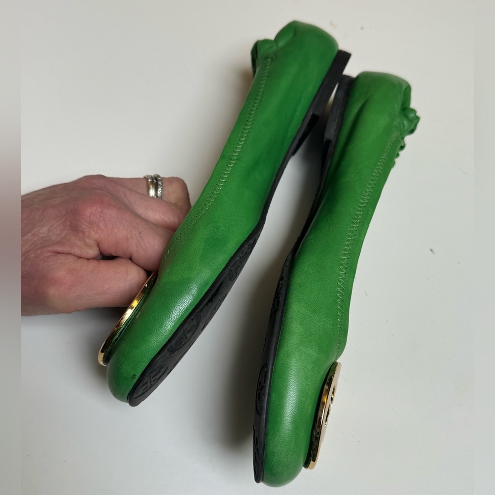 Tory Burch Bright Green Logo Ballet Flats with Gold Medallion - Picture 5 of 7